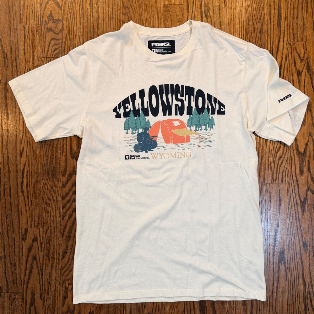 RSQ National Park‎ Foundation Yellowstone Wyoming Graphic Tee Size M Cream